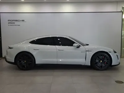 Porsche Taycan 2024, 28352 км, за 85991.86 USD