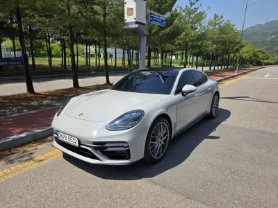 Porsche Panamera · 2022 год