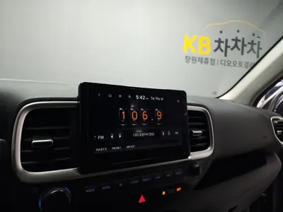 Hyundai Venue 2021, 47000 км, за 8205.33 USD - фото 9