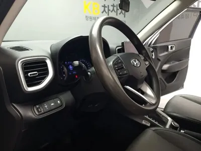 Hyundai Venue 2021, 47000 км, за 8205.33 USD - фото 12