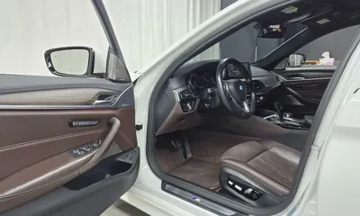 BMW 5-Series 2018, 117591 км, за 15764.58 USD - фото 11