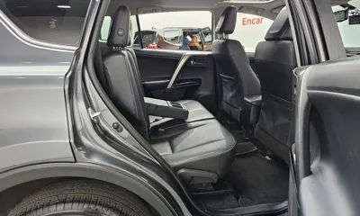 Toyota RAV4 2018, 55752 км, за 16279.38 USD - фото 11
