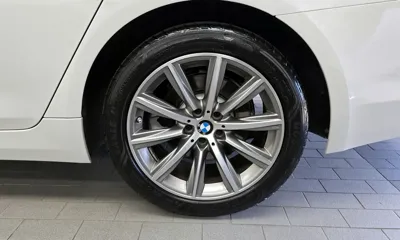 BMW 5-Series 2018, 102229 км, за 13071.46 USD