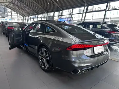 Audi S7 2025, 5000 км, за 104176.91 USD