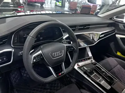 Audi S7 2025, 5000 км, за 104176.91 USD
