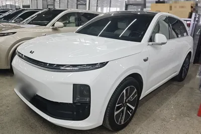 Li Auto L6 · 2024 год