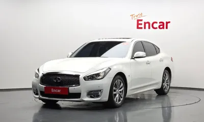 Infiniti Q70 · 2017 год