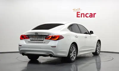 Infiniti Q70 2017, 182177 км, за 4135.49 USD