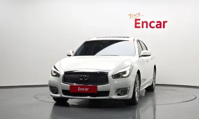 Infiniti Q70 2017, 182177 км, за 4135.49 USD