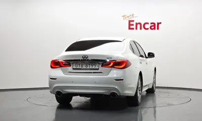 Infiniti Q70 2017, 182177 км, за 4135.49 USD