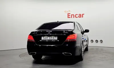 Hyundai Equus 2013, 219669 км, за 4164.47 USD