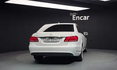 Mercedes-Benz E-Class 2016, 73631 км, за 7220.69 USD