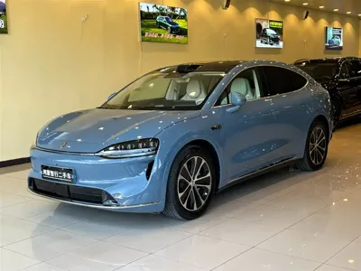 智界 Zhijie R7 · 2025 год