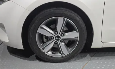 Kia K3 2016, 86153 км, за 5842.2 USD