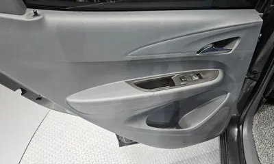 ChevroletGMDaewoo Bolt EV 2021, 114594 км, за 11009.78 USD - фото 25