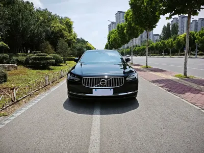 Volvo S90 2023, 50000 км, за 25845.12 USD
