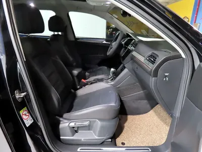 Volkswagen Tiguan 2023, 52176 км, за 19307.02 USD - фото 11