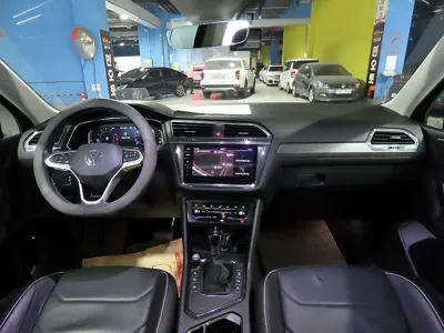 Volkswagen Tiguan 2023, 52176 км, за 19307.02 USD - фото 20
