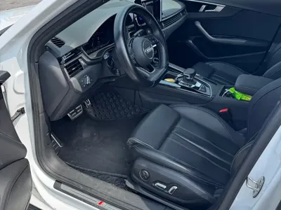 Audi A4L 2023, 30000 км, за 20423.38 USD