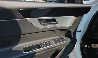 Jaguar XF 2018, 129419 км, за 6180.07 USD - фото 33
