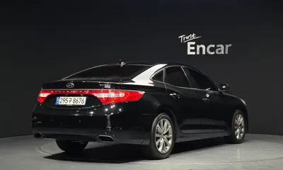 Hyundai Grandeur 2015, 156934 км, за 3832.18 USD