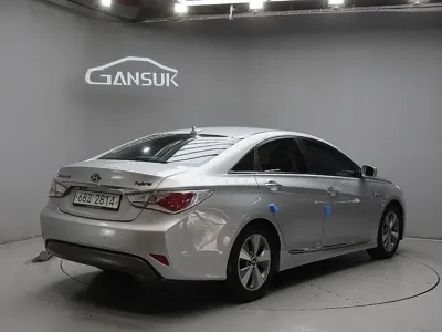 Hyundai Sonata 2012, 98289 км, за 2822.63 USD