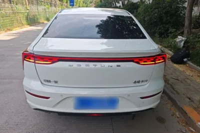Bestune B70 2023, 32900 км, за 10139 USD