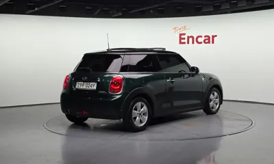 MINI Cooper 2016, 95944 км, за 5057.8 USD