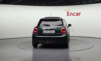 MINI Cooper 2016, 95944 км, за 5057.8 USD