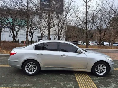 Hyundai Genesis 2010, 144811 км, за 2974.62 USD