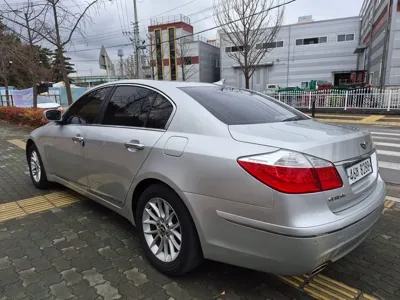 Hyundai Genesis 2010, 144811 км, за 2974.62 USD