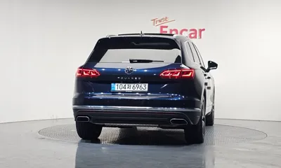 Volkswagen Touareg 2023, 48694 км, за 49536.38 USD