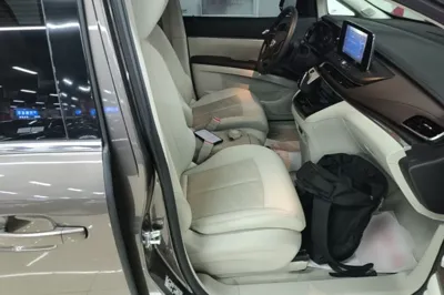 Buick GL8 2023, 33200 км, за 21056 USD - фото 23