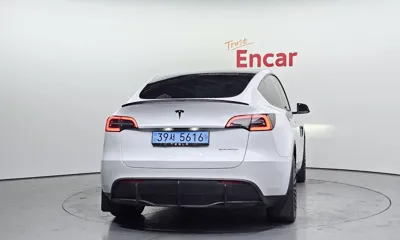 Tesla Model Y 2021, 99951 км, за 25981.63 USD