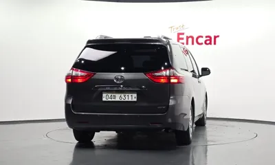 Toyota Sienna 2017, 79381 км, за 65110.35 USD