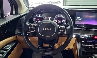 Kia Canival 2023, 33352 км, за 18006.88 USD - фото 12