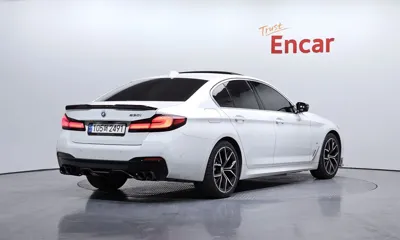 BMW 5-Series 2023, 35365 км, за 29732.4 USD