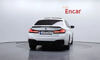 BMW 5-Series 2023, 35365 км, за 29732.4 USD