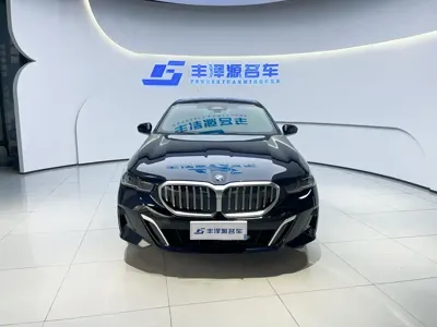 BMW 5 Series 2025, 23300 км, за 41641.33 USD