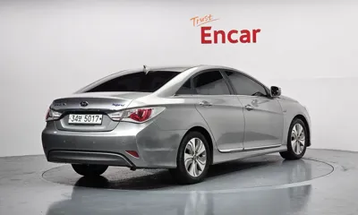Hyundai Sonata 2014, 98690 км, за 3841.06 USD
