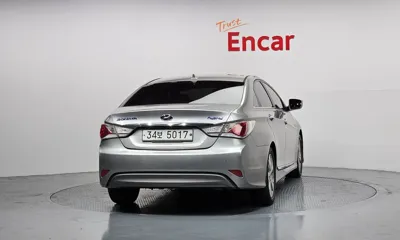 Hyundai Sonata 2014, 98690 км, за 3841.06 USD