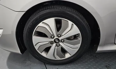 Hyundai Sonata 2014, 98690 км, за 3841.06 USD