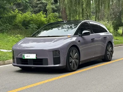Li Auto 理想i6 · 2025 год