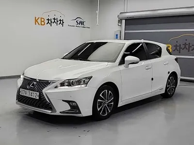 Lexus CT200h · 2018 год
