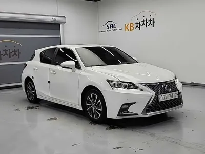 Lexus CT200h 2018, 131484 км, за 10097.73 USD