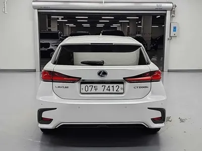Lexus CT200h 2018, 131484 км, за 10097.73 USD