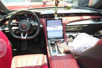 Hongqi H5 2025, 6000 км, за 16856 USD - фото 18