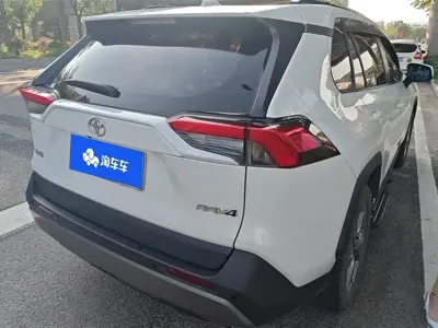 Toyota RAV4 2023, 32400 км, за 17049.48 USD