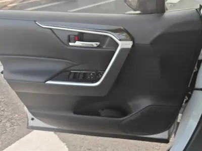 Toyota RAV4 2023, 32400 км, за 17093.19 USD - фото 7