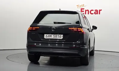 Volkswagen Tiguan 2018, 70445 км, за 11324.67 USD